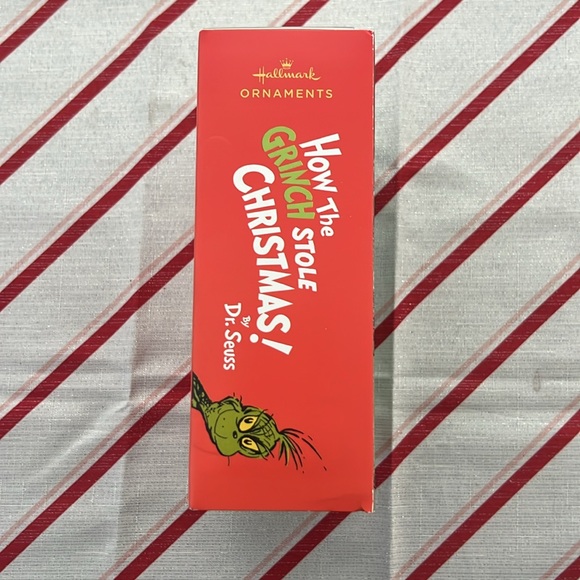 How the Grinch stole Christmas hallmark ornament set - Picture 4 of 5